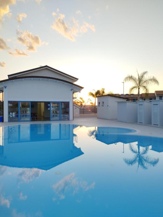 Icaro Residence Apartments With A Beautiful Pool SantʼAgata di Militello Екстериор снимка
