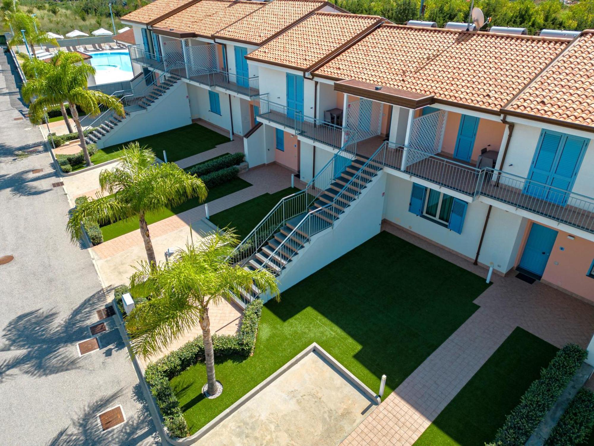 Icaro Residence Apartments With A Beautiful Pool SantʼAgata di Militello Екстериор снимка