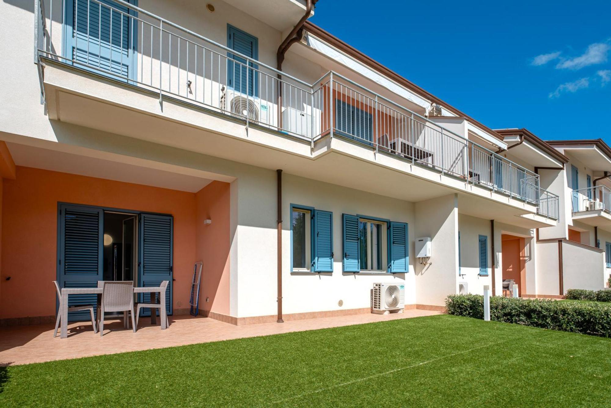 Icaro Residence Apartments With A Beautiful Pool SantʼAgata di Militello Екстериор снимка
