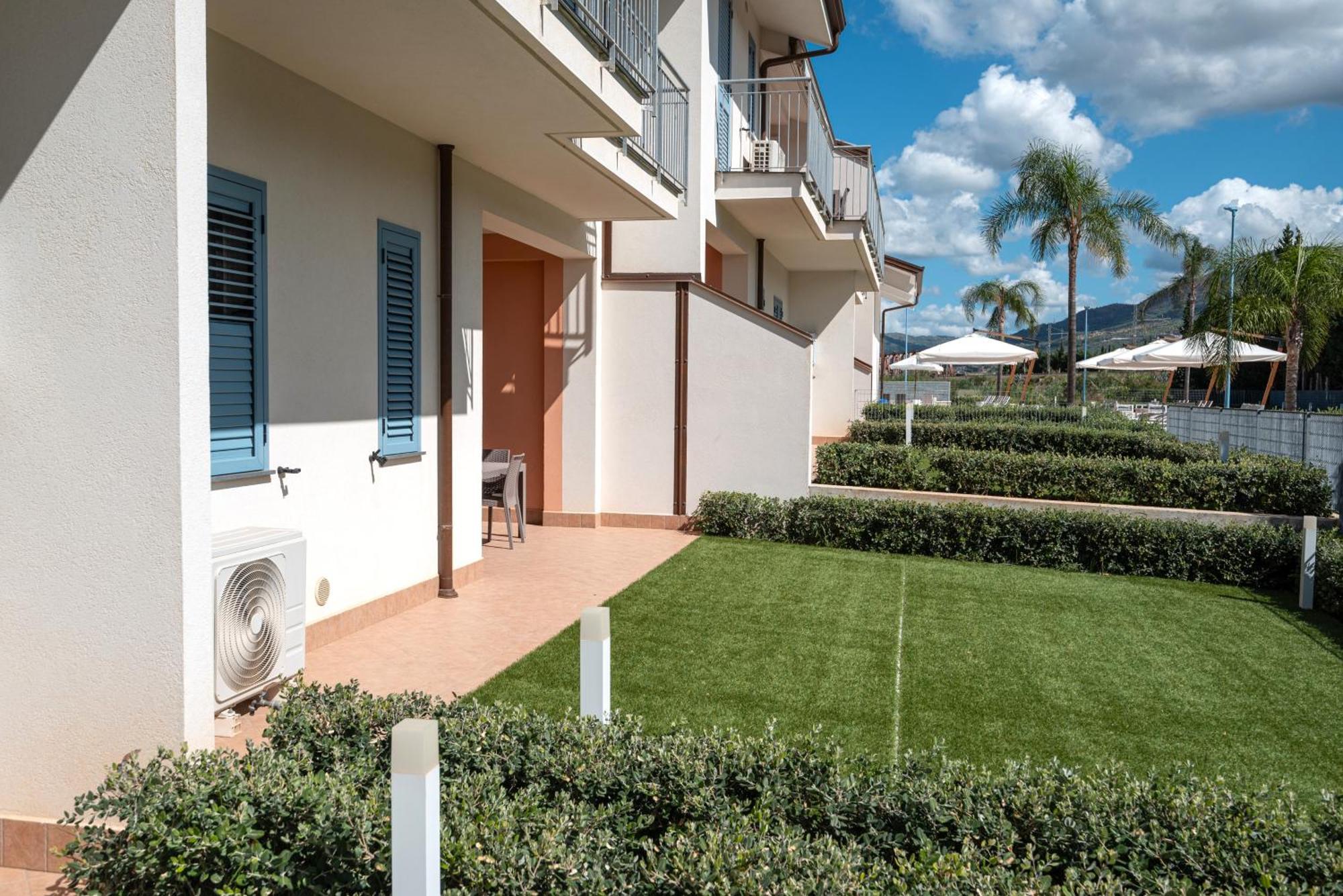 Icaro Residence Apartments With A Beautiful Pool SantʼAgata di Militello Екстериор снимка