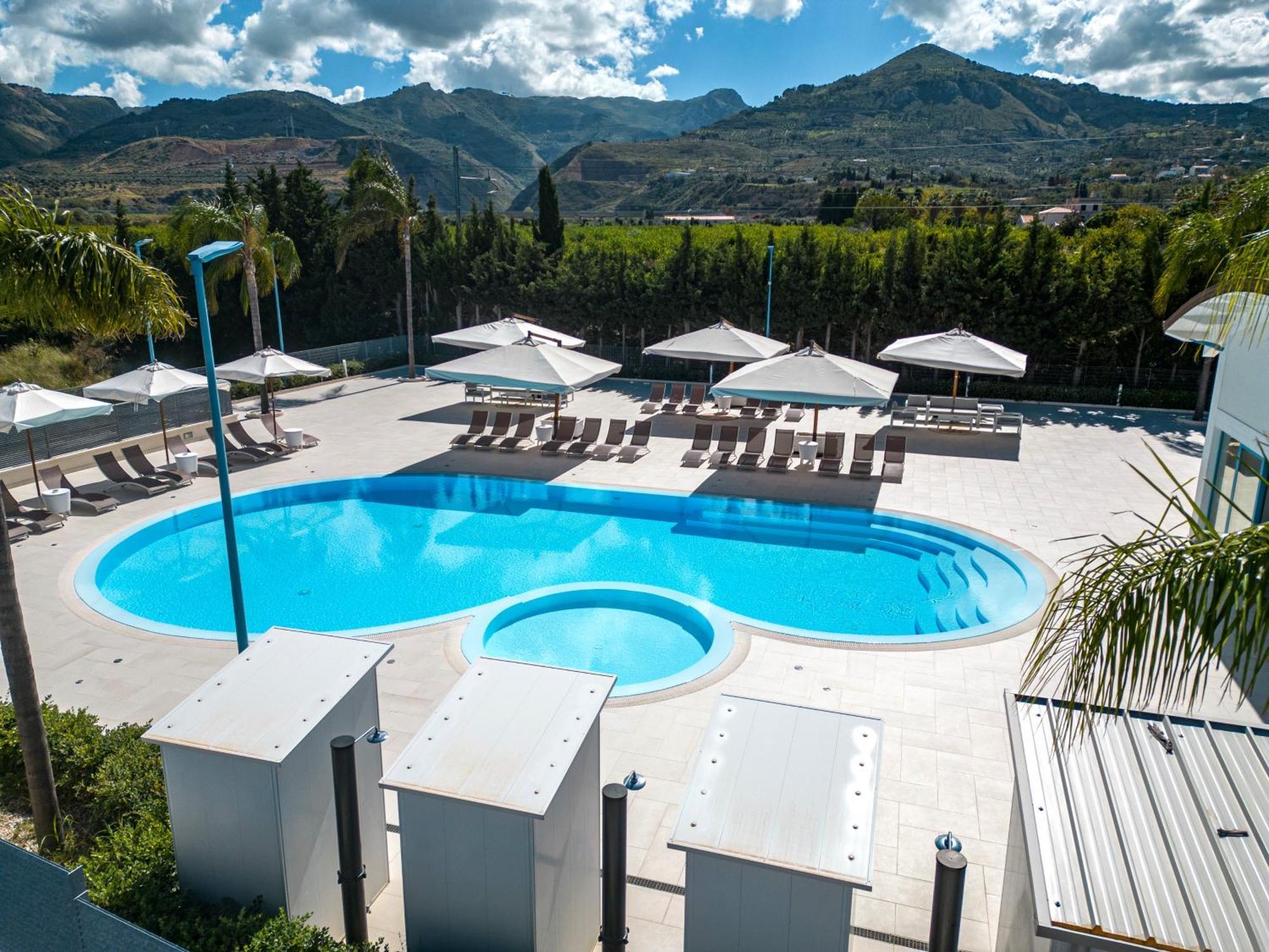 Icaro Residence Apartments With A Beautiful Pool SantʼAgata di Militello Екстериор снимка