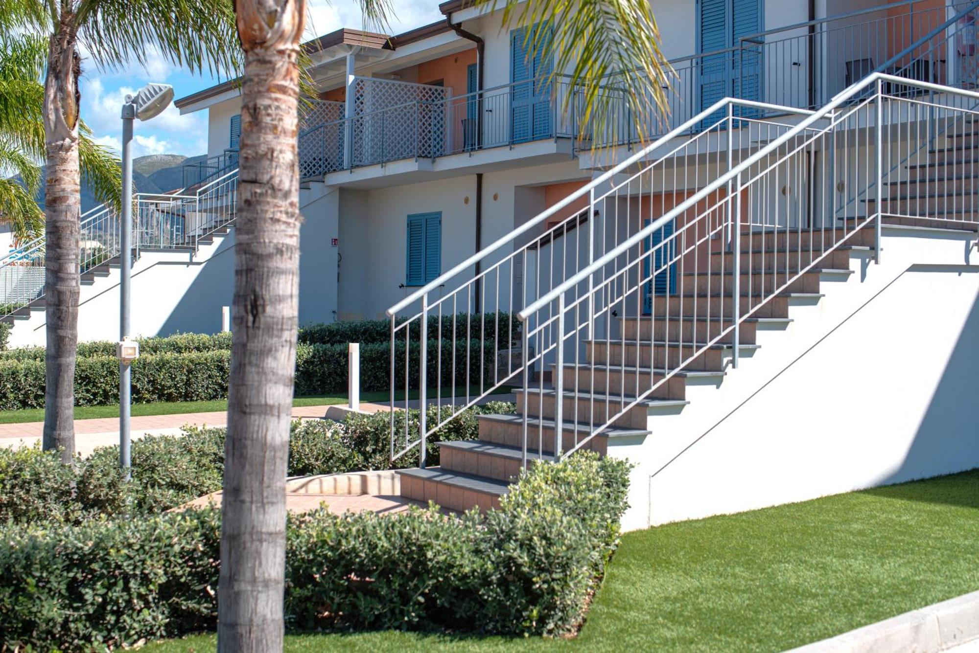 Icaro Residence Apartments With A Beautiful Pool SantʼAgata di Militello Екстериор снимка
