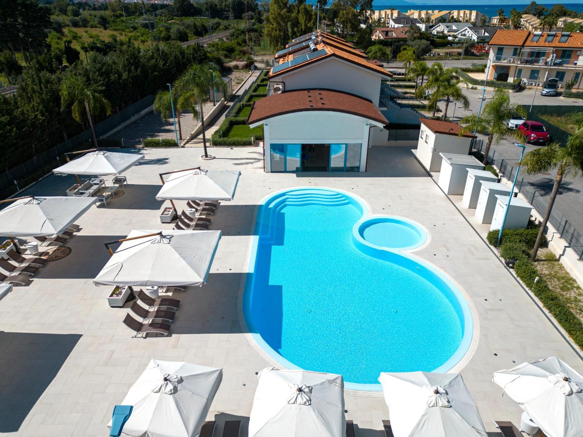Icaro Residence Apartments With A Beautiful Pool SantʼAgata di Militello Екстериор снимка