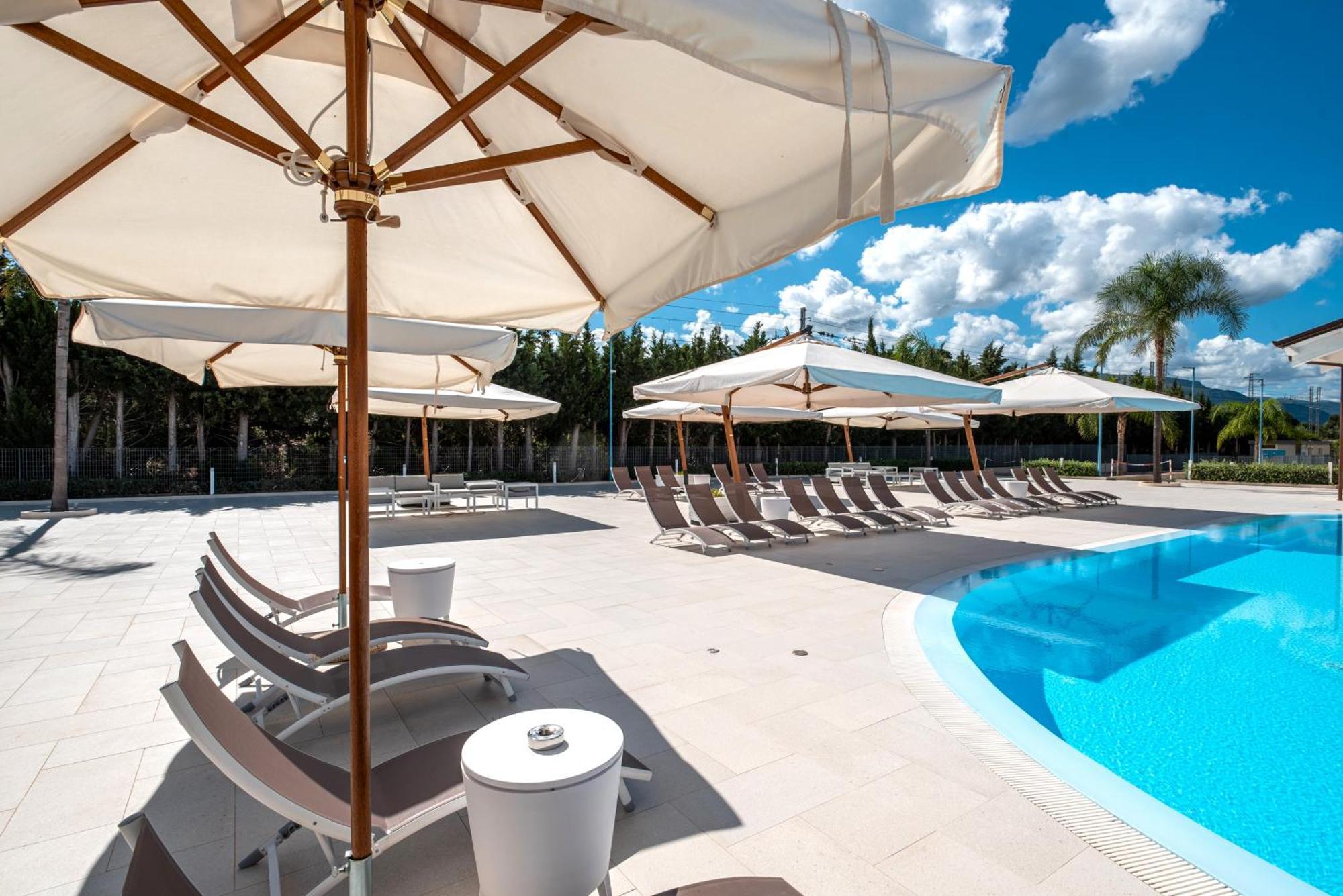 Icaro Residence Apartments With A Beautiful Pool SantʼAgata di Militello Екстериор снимка