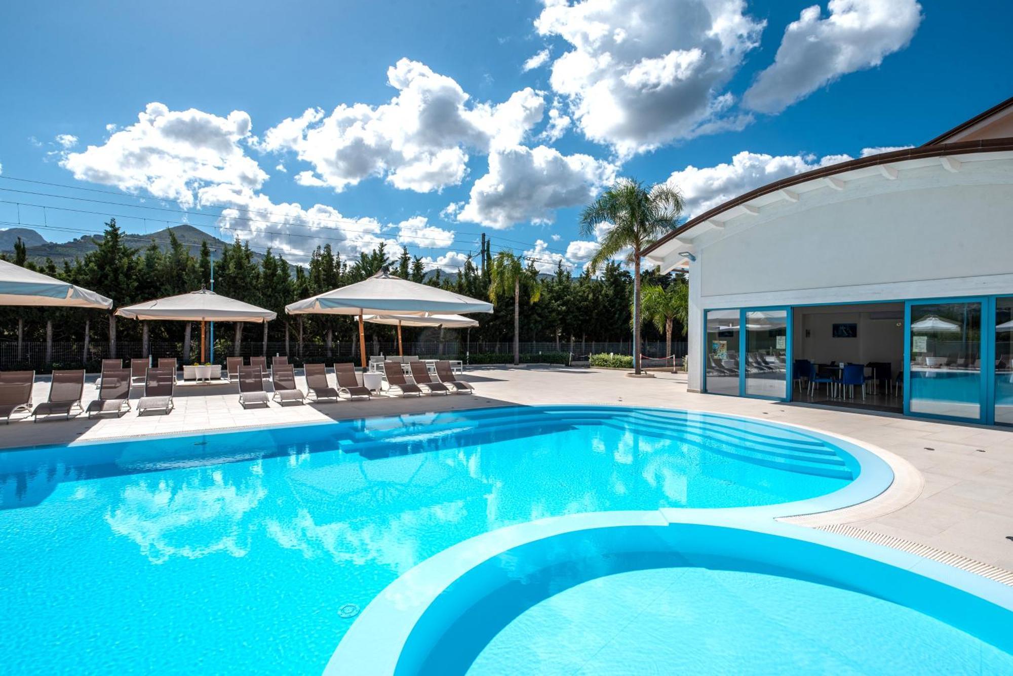 Icaro Residence Apartments With A Beautiful Pool SantʼAgata di Militello Екстериор снимка