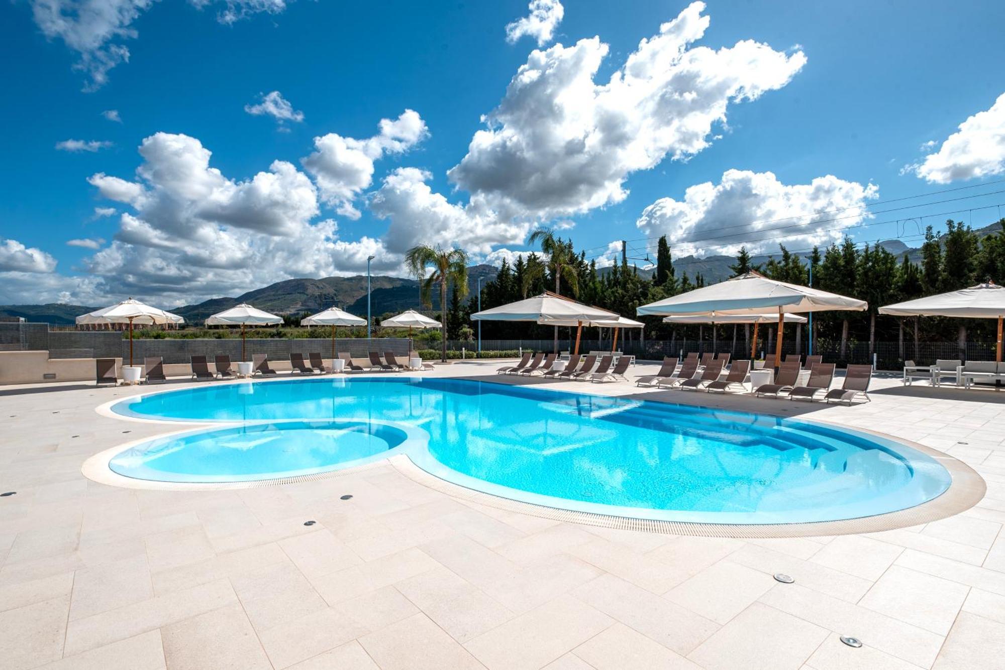Icaro Residence Apartments With A Beautiful Pool SantʼAgata di Militello Екстериор снимка