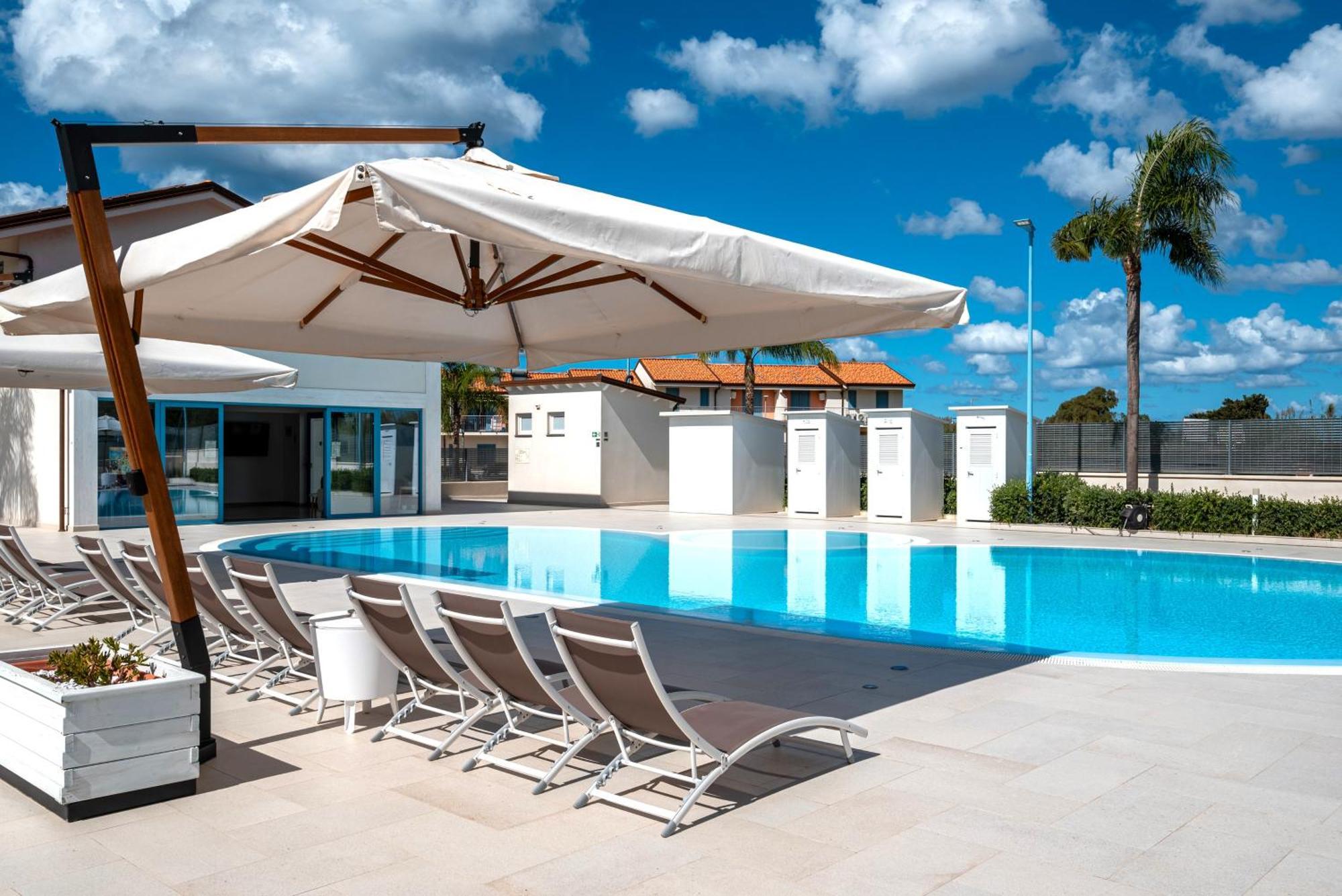 Icaro Residence Apartments With A Beautiful Pool SantʼAgata di Militello Екстериор снимка