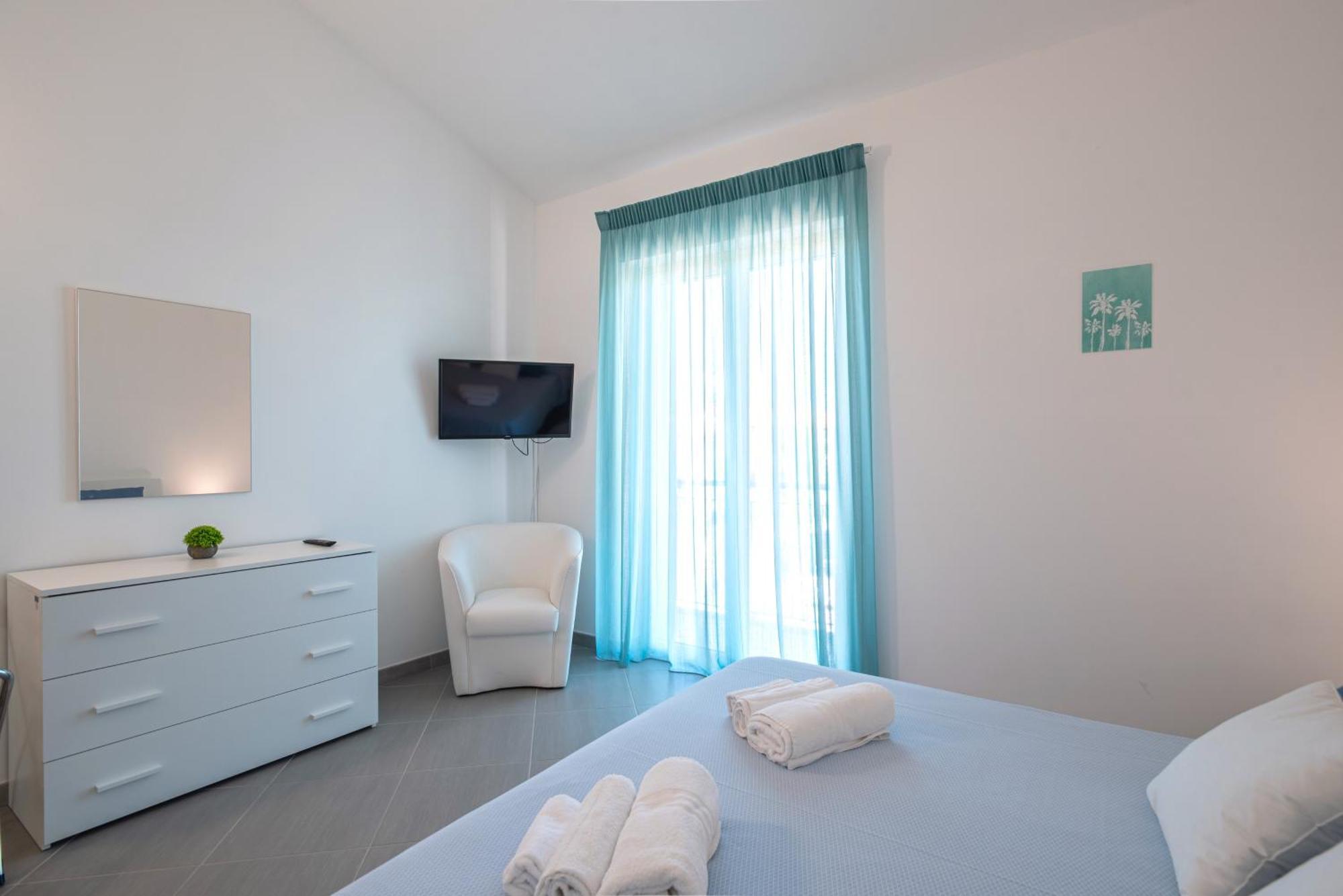 Icaro Residence Apartments With A Beautiful Pool SantʼAgata di Militello Екстериор снимка