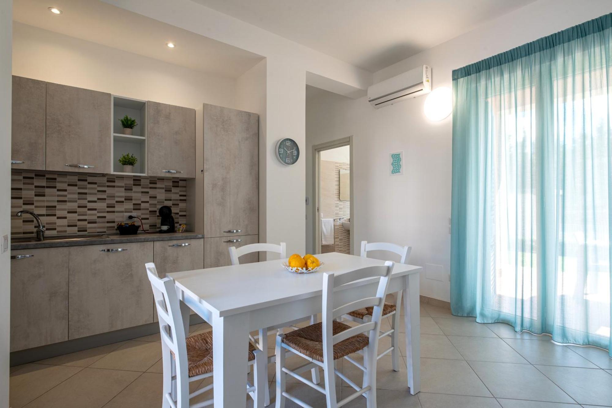 Icaro Residence Apartments With A Beautiful Pool SantʼAgata di Militello Екстериор снимка