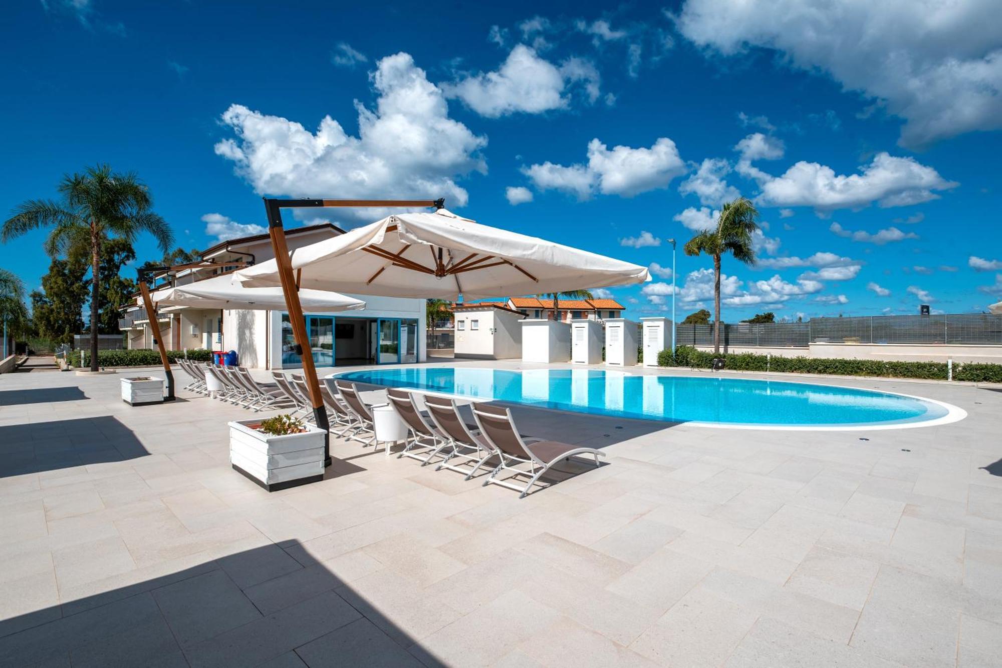 Icaro Residence Apartments With A Beautiful Pool SantʼAgata di Militello Екстериор снимка