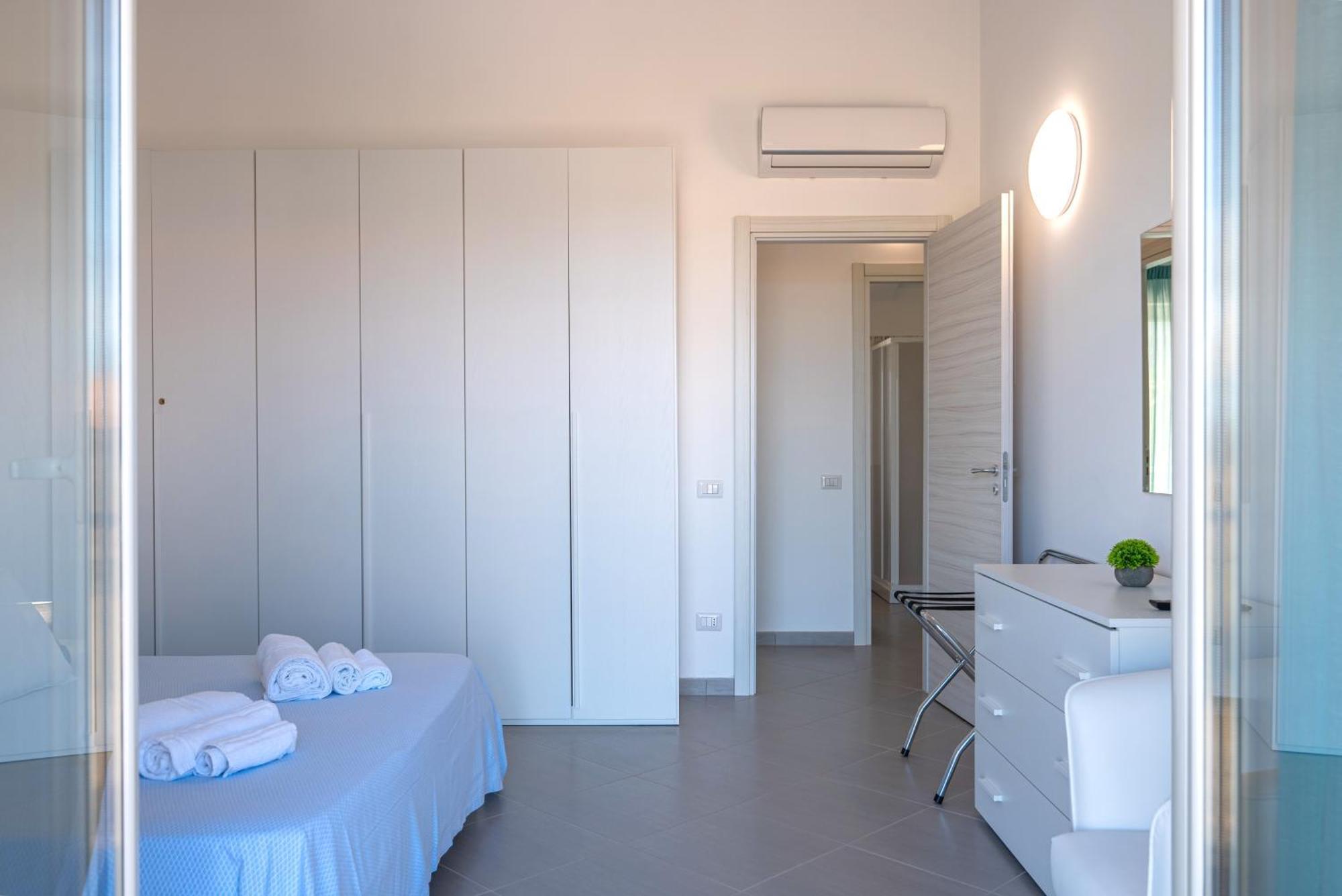Icaro Residence Apartments With A Beautiful Pool SantʼAgata di Militello Екстериор снимка