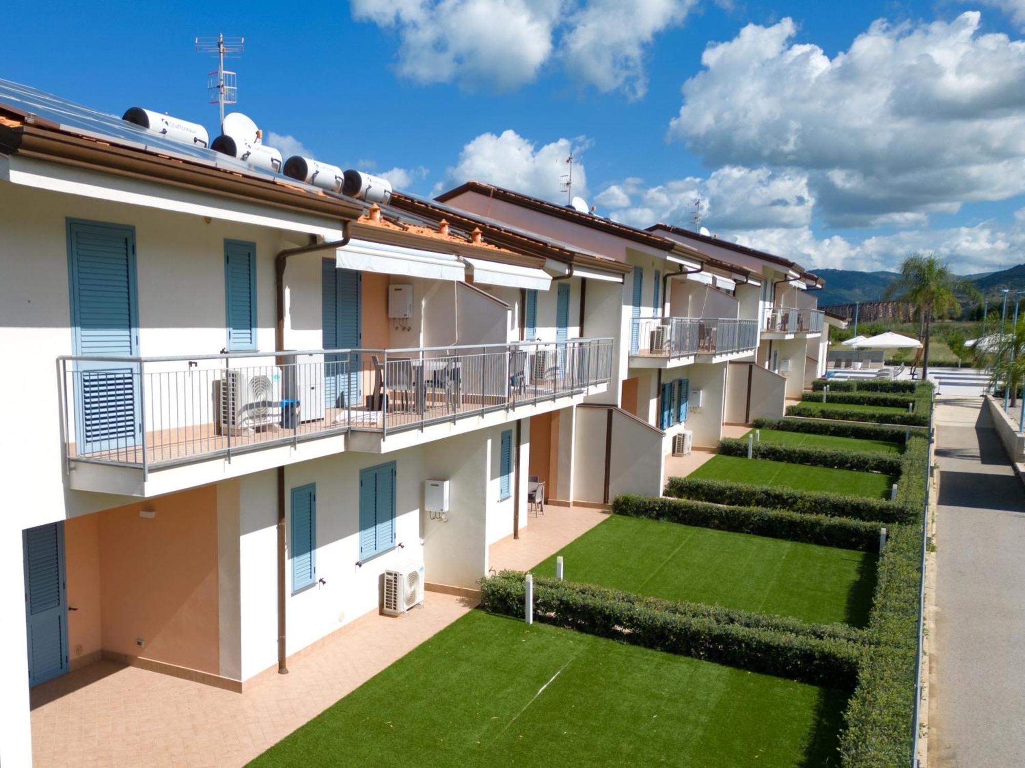 Icaro Residence Apartments With A Beautiful Pool SantʼAgata di Militello Екстериор снимка